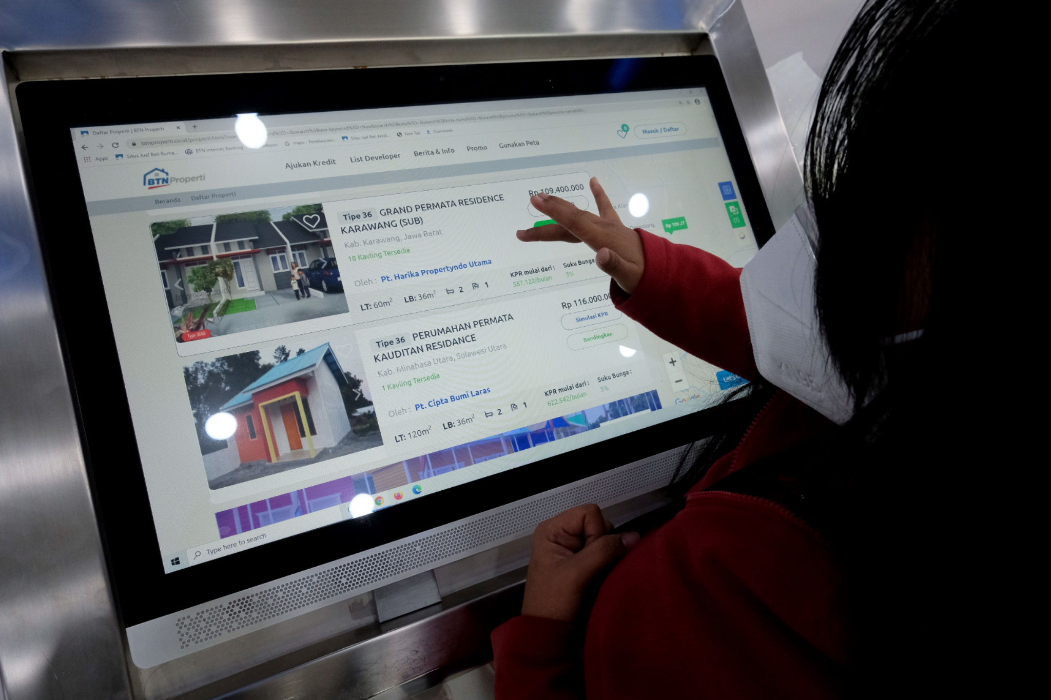 <p>Nasabah mencari informasi mengenai kredit pemilikan rumah (KPR) di kantor pusat Menara BTN, Gajahmada, Jakarta, Selasa, 16 Februari 2021. Foto: Ismail Pohan/TrenAsia</p>
