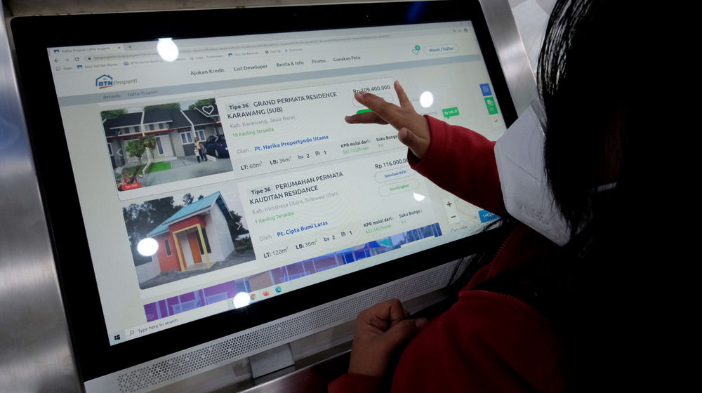 <p>Nasabah mencari informasi mengenai kredit pemilikan rumah (KPR) di kantor pusat Menara BTN, Gajahmada, Jakarta, Selasa, 16 Februari 2021. Foto: Ismail Pohan/TrenAsia</p>
