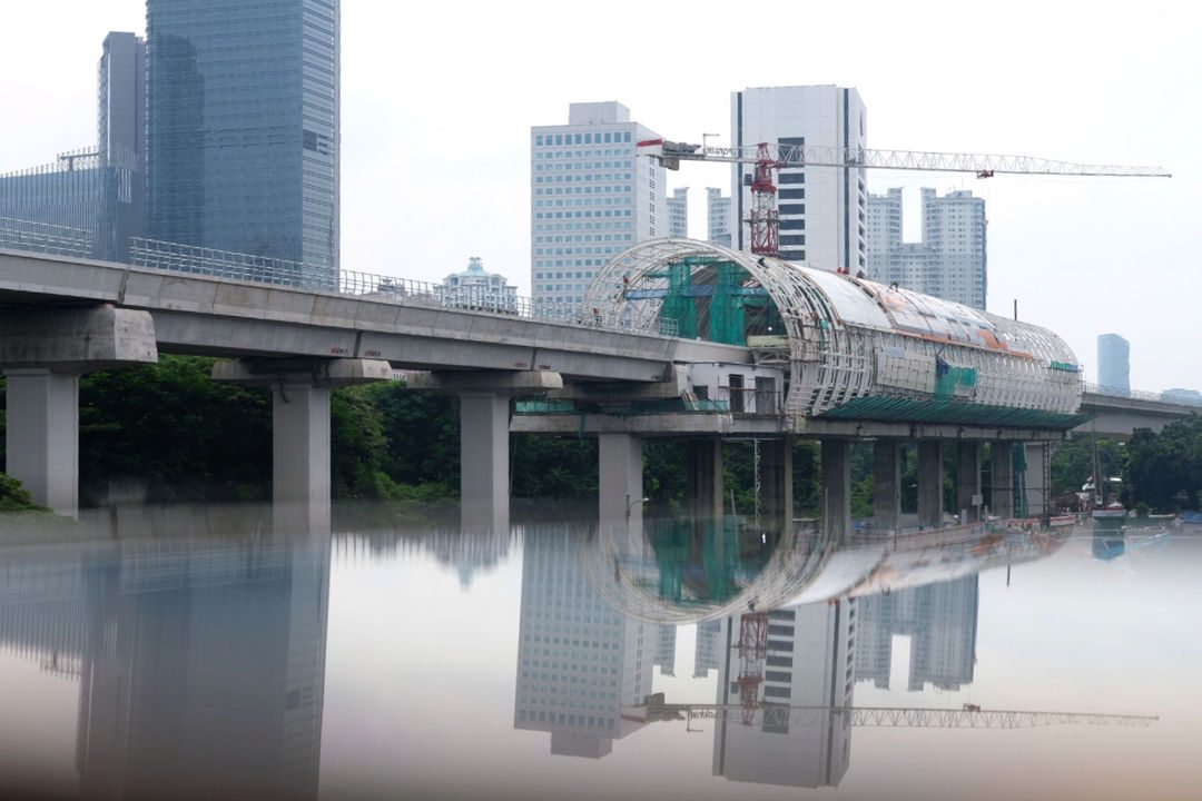 <p>Suasana proyek pembangunan stasiun kereta Light Rapid Transit (LRT) Jabodebek di Dukuh Atas, Jakarta, Rabu, 17 Februari 2021. Foto: Ismail Pohan/TrenAsia</p>
