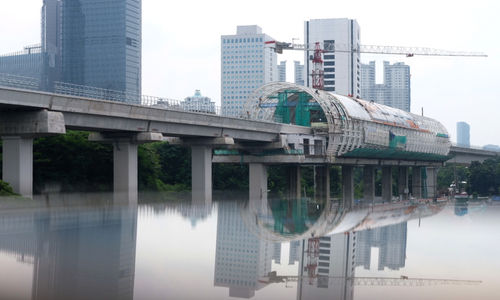 <p>Suasana proyek pembangunan stasiun kereta Light Rapid Transit (LRT) Jabodebek di Dukuh Atas, Jakarta, Rabu, 17 Februari 2021. Foto: Ismail Pohan/TrenAsia</p>
