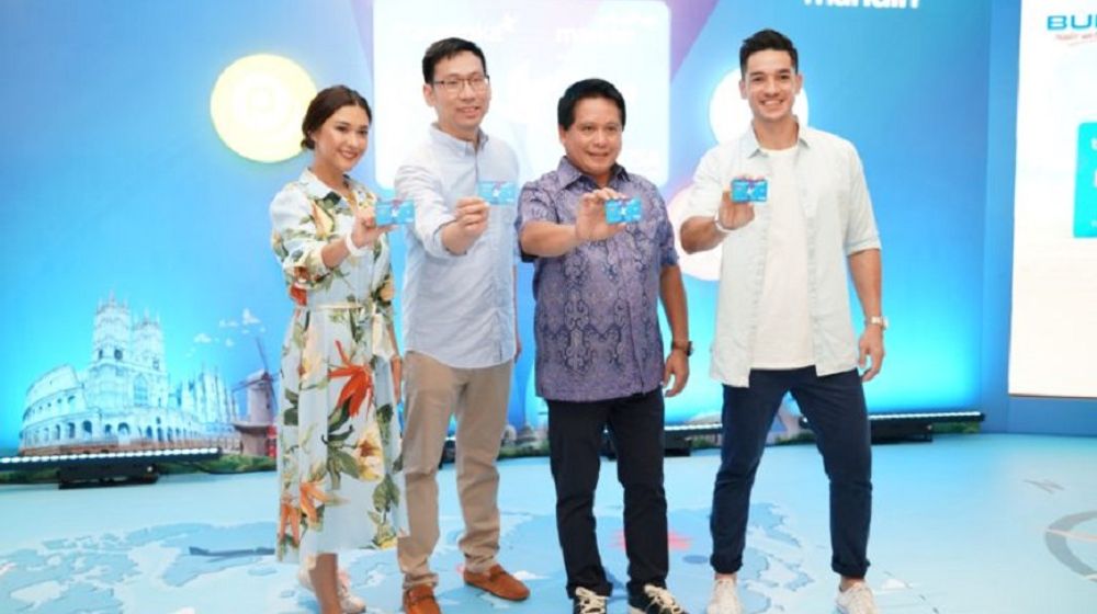<p>President Traveloka Group Operations Hendry Hendrawan (dua dari kiri) dengan Direktur Consumer & Retail Transaction PT Bank Mandiri (Persero) Tbk Hery Gunardi (dua dri kanan) saat meluncurkan Traveloka Mandiri Card / Dok. Traveloka</p>
