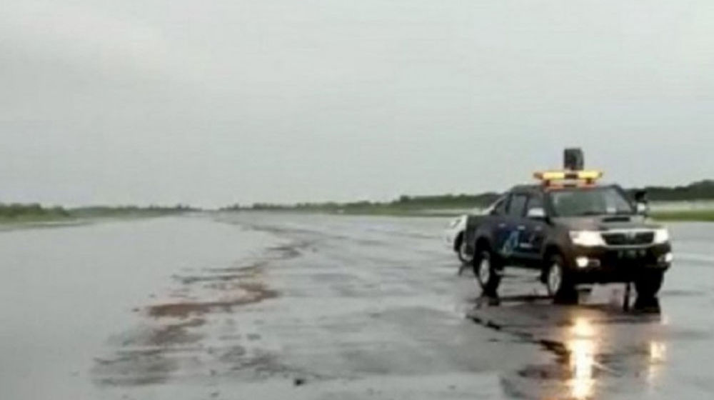 <p>Landas pacu Bandara Ahmad Yani yang tergenang air/PT Angkasa Pura I </p>
