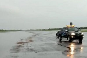 <p>Landas pacu Bandara Ahmad Yani yang tergenang air/PT Angkasa Pura I </p>
