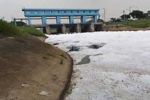 <p>Pintu air Sunter</p>
