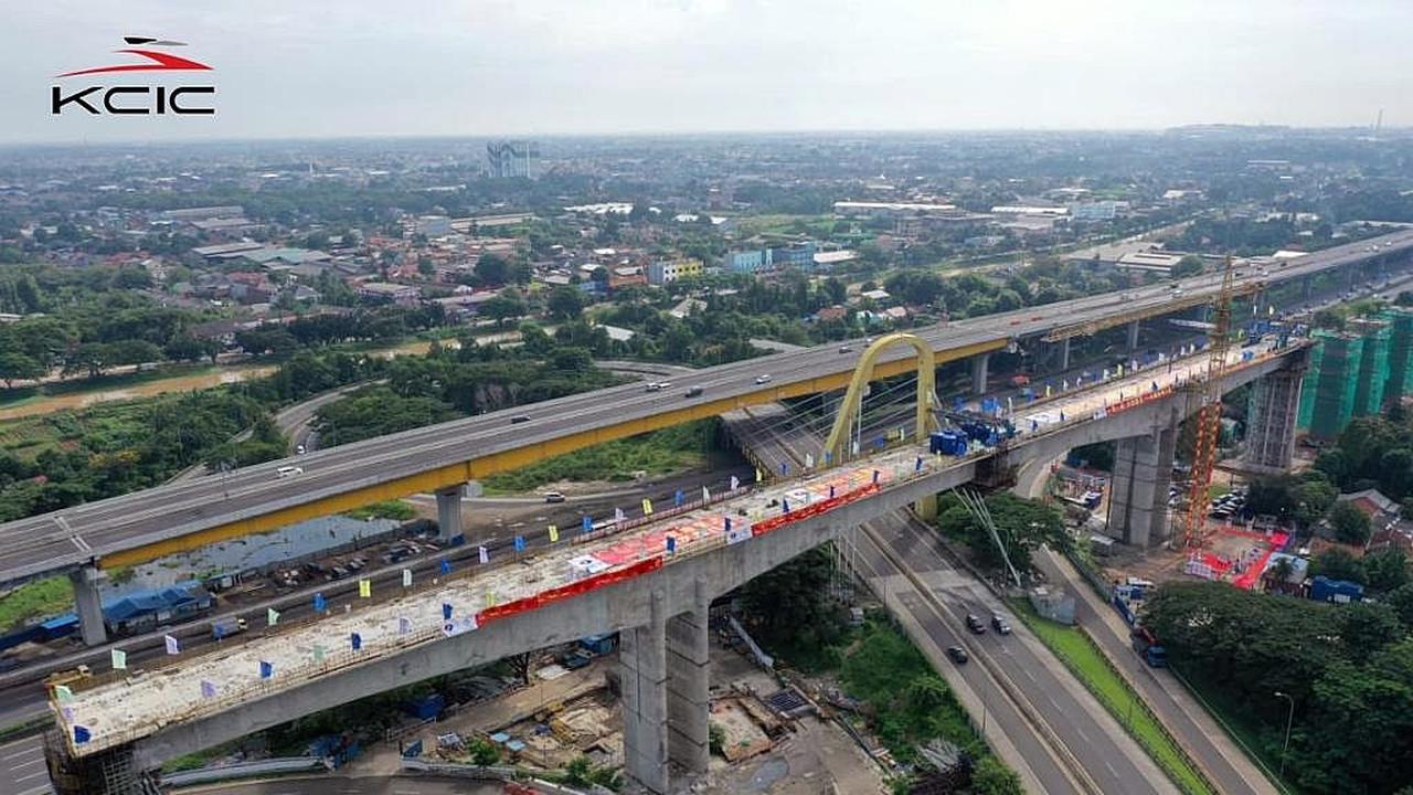 <p>Struktur layang Kereta Cepat Jakarta-Bandung di Bekasi. / Dok. KCIC</p>
