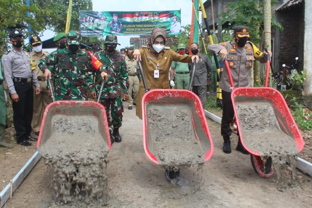 Pembukaan TMMD sengkuyung tahap 1 tahun 2021 Kodim Sukoharjo oleh Bupati Sukoharjo