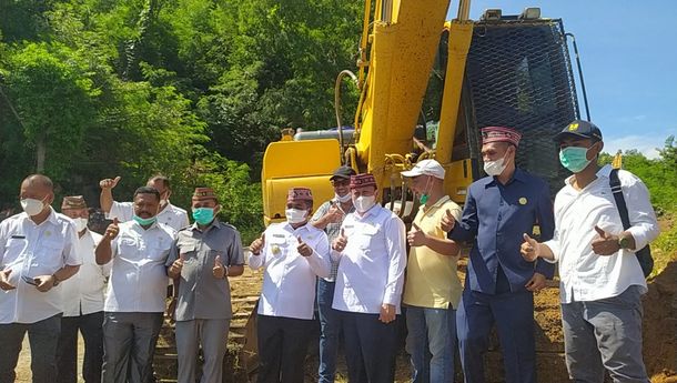 Pemda Kabupaten Manggarai Barat Buka Ruas Jalan Bandara Komodo - Binongko