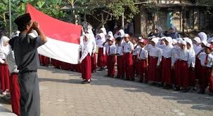  Upacara Bendera di Sekolah 