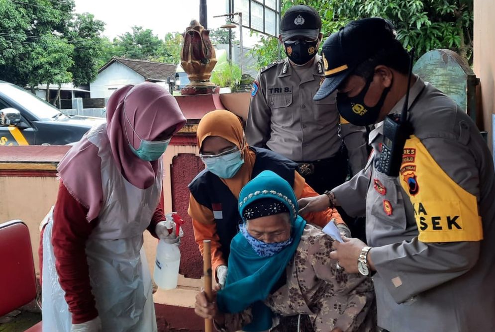 Pencanangan vaksinasi lansia di desa Demakan kecamatan Mojolaban Kabupaten Sukoharjo