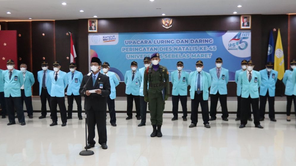 Upacara Dies Natalis ke 45 UNS dipimpin Rektor UNS Prof Jamal Wiwoho disiarkan secara daring