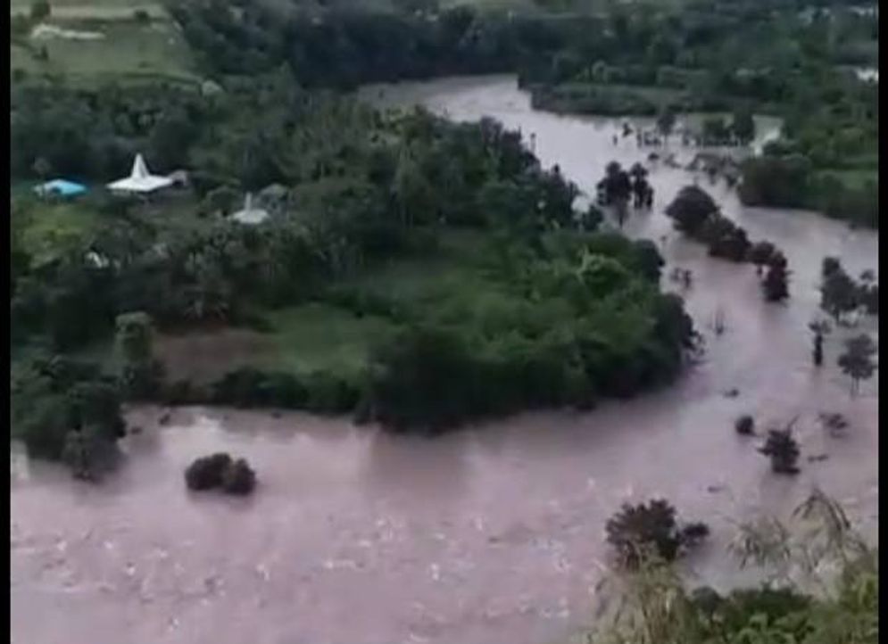 banjir-hanyutkan-jembatan-di-kahaungu-eti-sumba-timur-npi.jpg