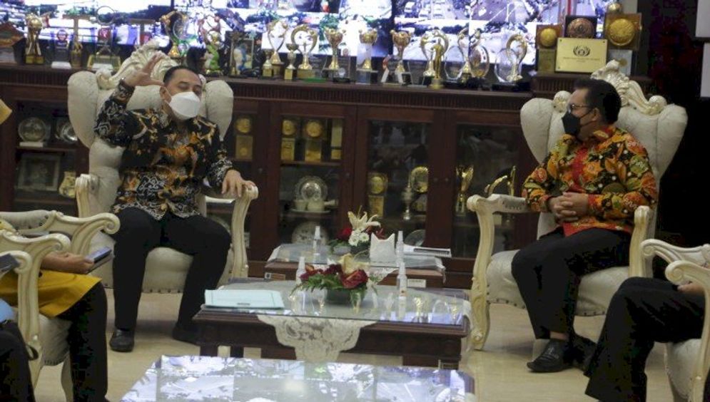 Wali Kota Surabaya Eri Cahyadi saat menerima rombongan BKKBN