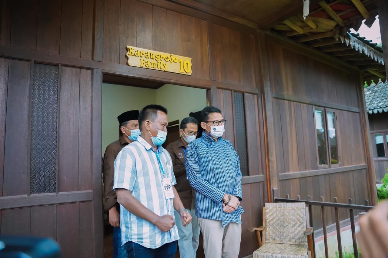Menparekraf, Sandiaga Salahuddin Uno saat kunjungan kerja ke Yogyakarta, Jumat (12/3/2021), mengunjungi Desa Wisata Karangrejo di Kecamatan Borobudur, Kabupaten Magelang, Jawa Tengah.