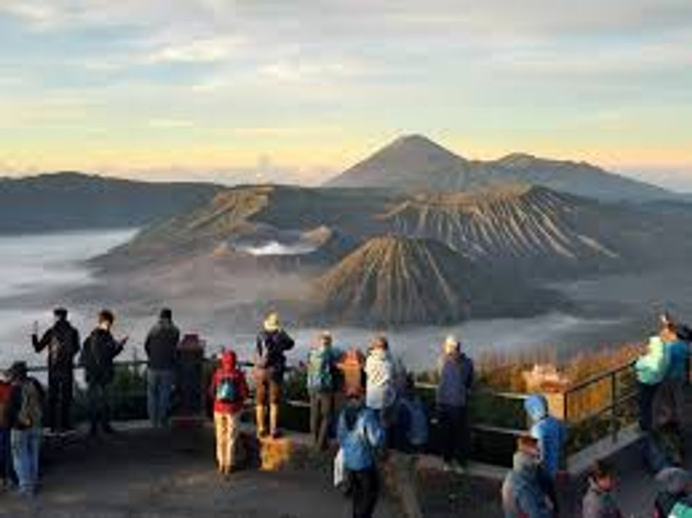 Wisatawan saat mendatangi Gunung Bromo