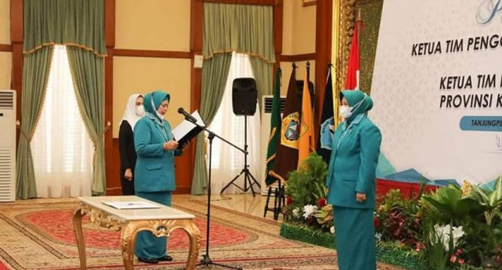 Hj Marlin Agustina Rudi, istri walikota Batam, Rudi, resmi dilantik sebagai Ketua Tim Penggerak Pemberdayaan dan Kesejahteraan Keluarga (TP-PKK) Kota Batam periode 2021-2024.