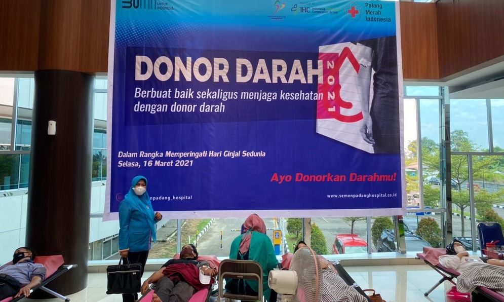 Semen Padang Hospital (SPH) melakukan kegiatan Donor Darah di lobi SPH lantai 1, Selasa, 16 Maret 2021. Foto: ist