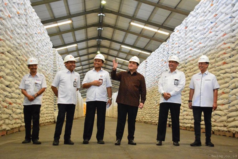 Menteri Bumn Erick Thohir sedang Memastikan Stok Beras Bulog / Bulog.co.id