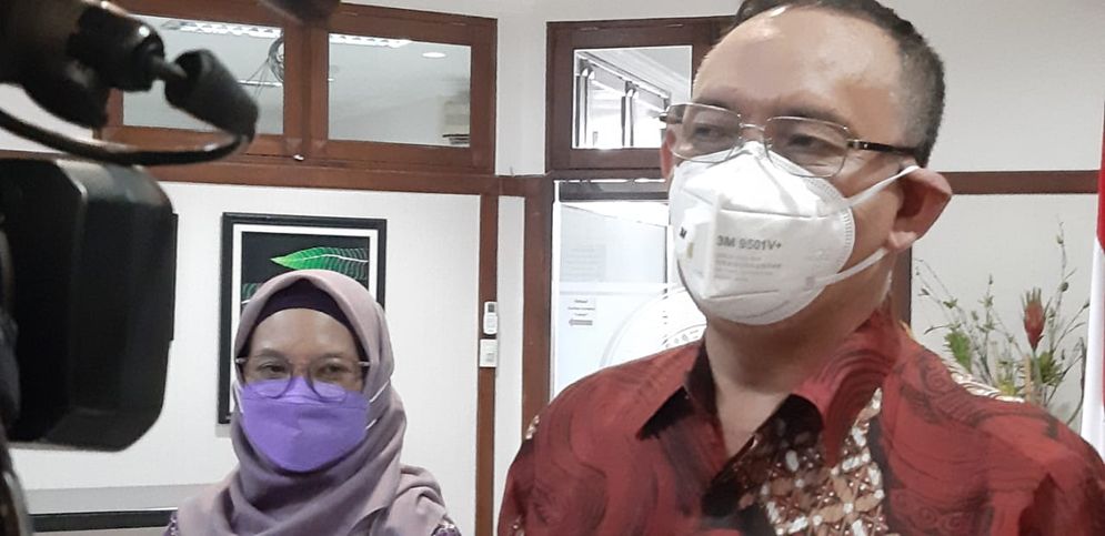 Rektor Unair, Prof Mohammad Nasih (kanan) saat ditemui di kampus C Unair, Senin (22/3/2021).