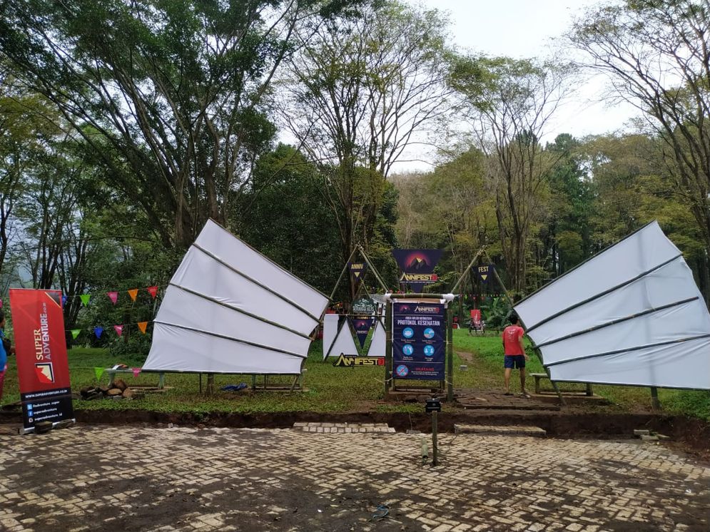 Suasana lokasi acara Semanggi Alas di kawasan Prigen, Jawa Timur. Acara dihadiri sejumlah komunitas dari Jatim dan Jateng.