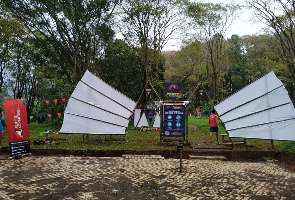 Suasana lokasi acara Semanggi Alas di kawasan Prigen, Jawa Timur. Acara dihadiri sejumlah komunitas dari Jatim dan Jateng.
