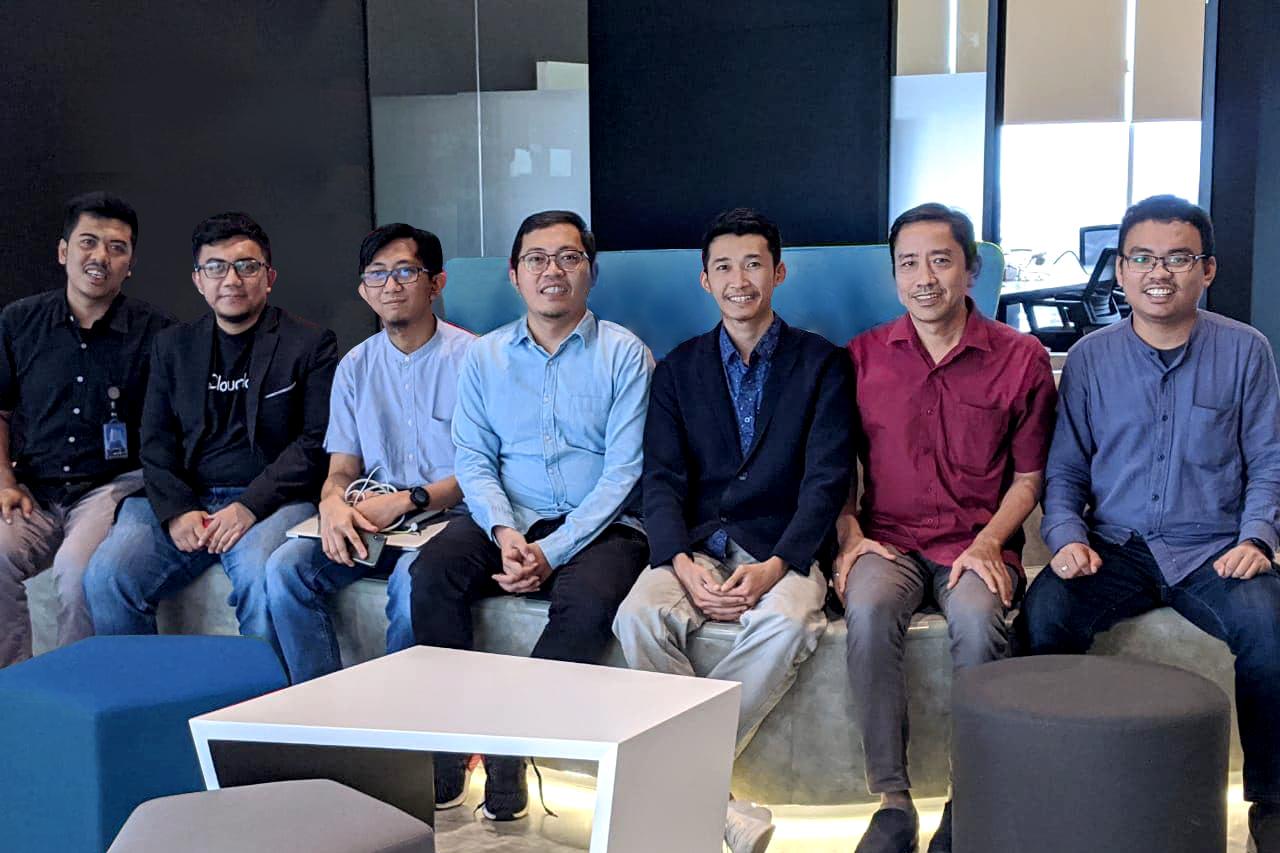 Direksi dan Manajemen IDCloudHost bersama Achmad Zaky, co-Founder Init 6