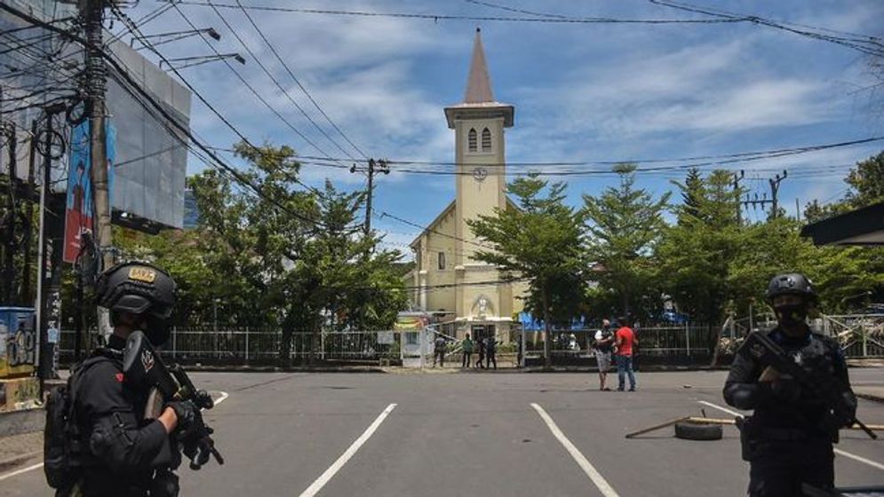 ledakan-di-gereja-katedral-makassar-16_169.jpeg