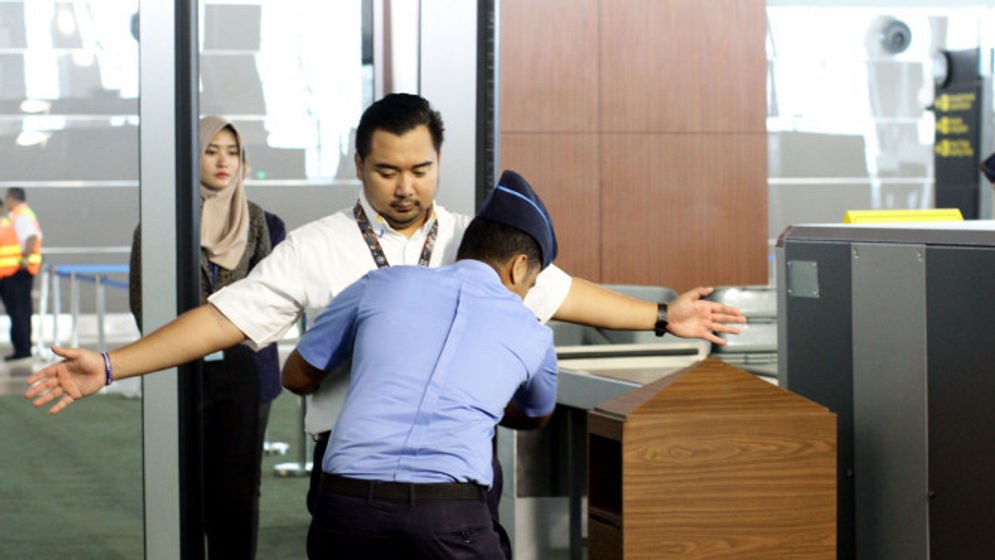 Ilustrasi pemeriksaan di bandara. Foto: VIVA.co.id/Muhamad Solihin