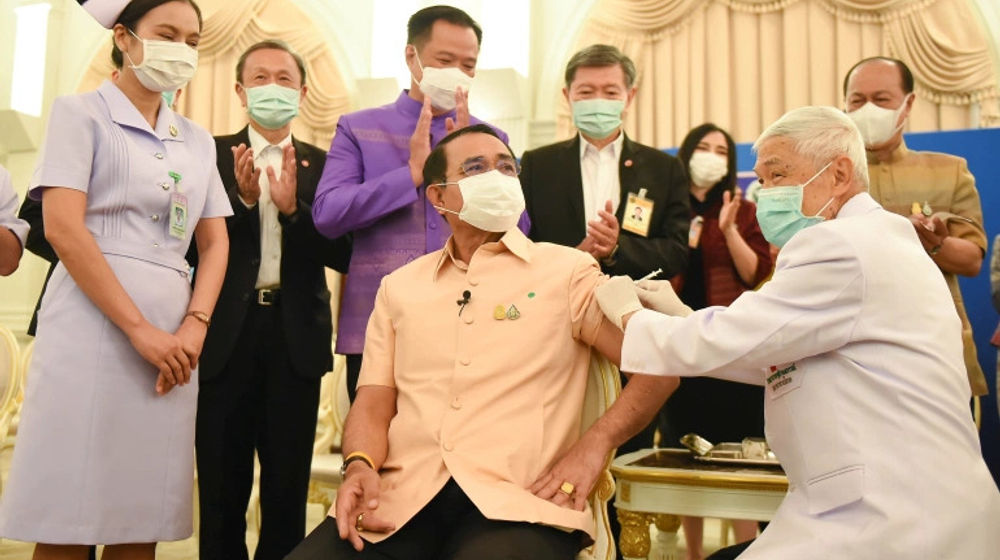 <p> Perdana Menteri Thailand Prayuth Chan-ocha disuntik vaksin Astrazeneca Selasa 16 Maret 2021</p>
