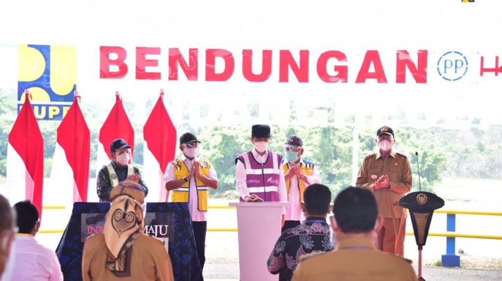 <p>Presiden Joko Widodo (Jokowi) meresmikan Bendungan Sindangheula yang berada di Kabupaten Serang, Provinsi Banten, Kamis, 4 Maret 2021. / Dok. Kementerian PUPR</p>
