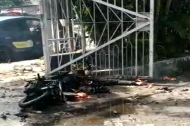 <p>Lokasi ledakan di gerbang Gereja Katedral Makassar Sulawesi Selatan / Istimewa</p>
