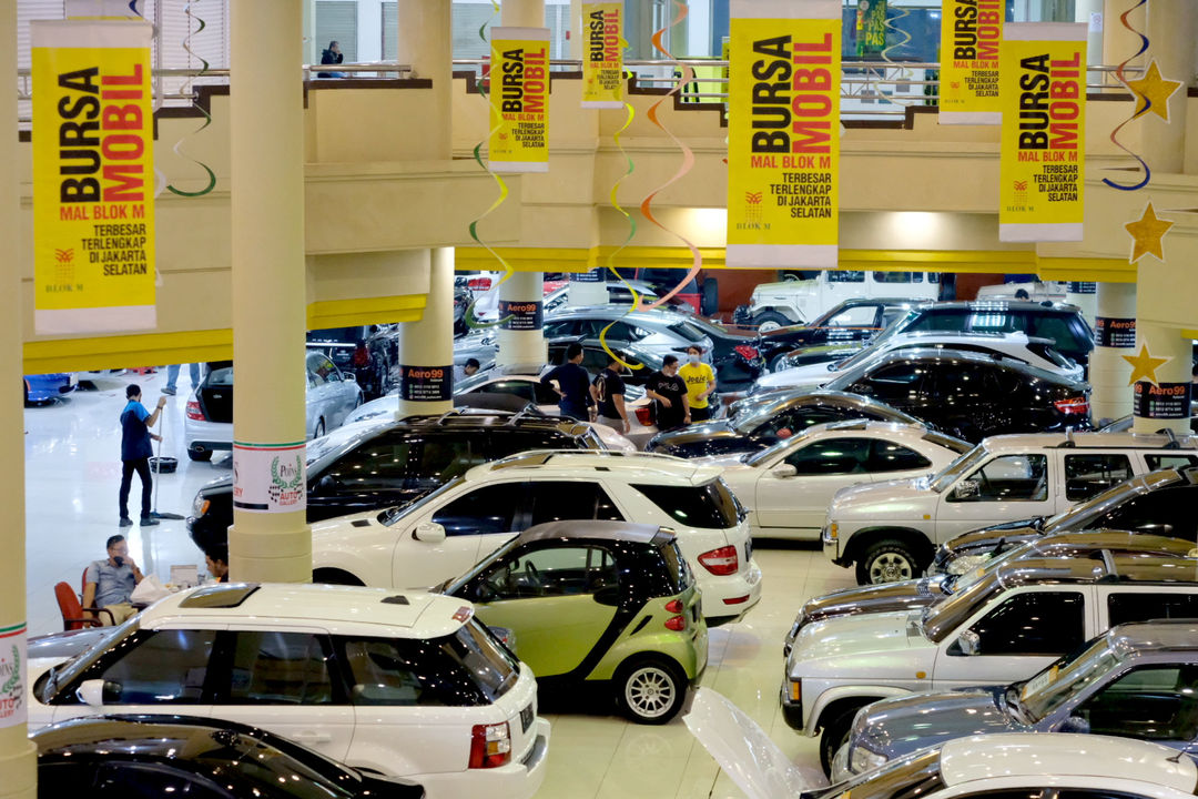 <p>Suasana deretan mobil di gerai bursa mobil bekas Mal Blok M, Jakarta, Kamis, 25 Maret 2021. Foto: Ismail Pohan/TrenAsia</p>
