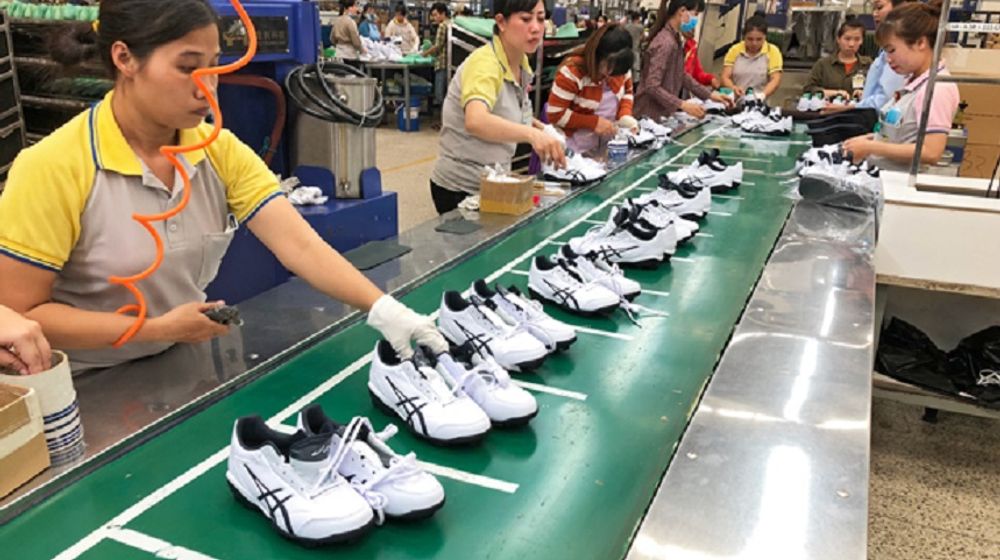 <p>Buruh Pabrik Sepatu Asics Corporations Jepang / Foto: NNA.jp</p>
