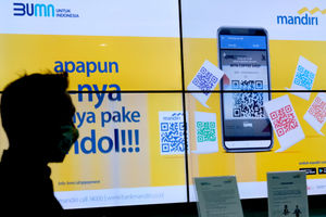 <p>Karyawan beraktivitas di kantor cabang Bank Mandiri, Plaza Mandiri, Jakarta, Senin, 22 Maret 2021. Foto: Ismail Pohan/TrenAsia</p>