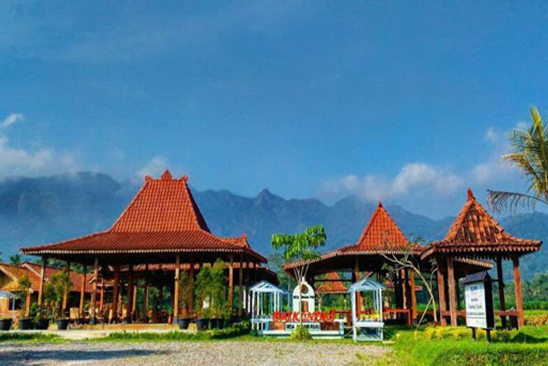 <p>Desa Wisata Karangrejo Magelang/Balkondes</p>
