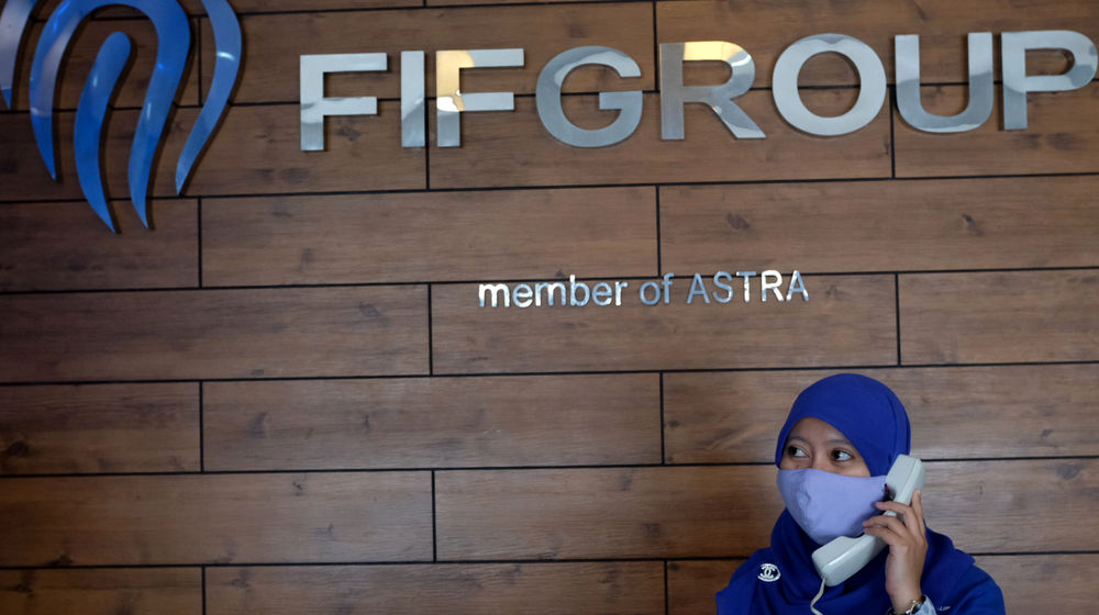 <p>Karyawan beraktivitas di salah satu kantor cabang PT Federal International Finance Group (FIFGROUP) di Jakarta, Selasa, 2 Maret 2021. Foto: Ismail Pohan/TrenAsia</p>
