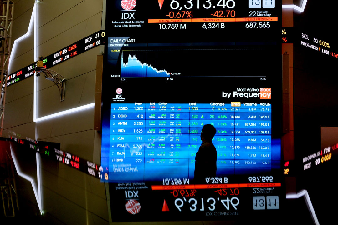 <p>Awak media memantau pergerkan indeks harga saham gabungan (IHSG) di gedung Bursa Efek Indonesia (BEI), Jakarta, Senin, 22 Maret 2021. Foto: Ismail Pohan/TrenAsia</p>
