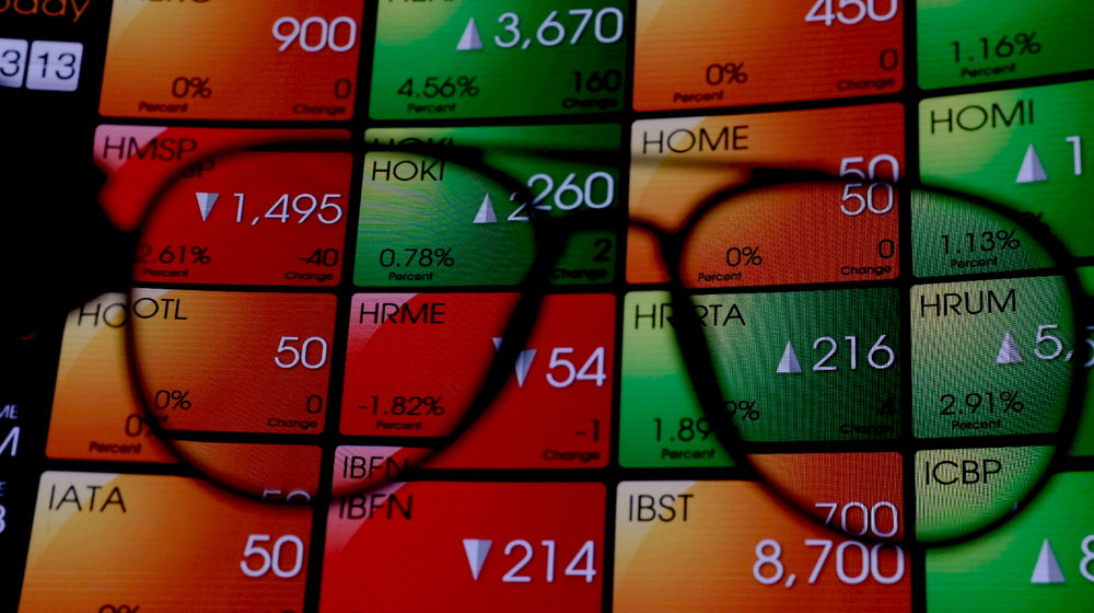 <p>Layar pergerakan indeks harga saham gabungan (IHSG) di gedung Bursa Efek Indonesia (BEI), Jakarta, Senin, 22 Maret 2021. Foto: Ismail Pohan/TrenAsia</p>
