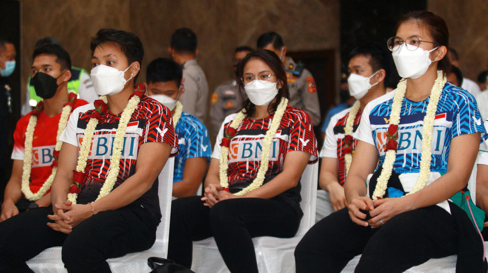 <p>Pebulutangkis All England Indonesia mengikuti jumpa pers setibanya dari Inggris di Terminal VVIP Bandara Soekarno Hatta, Tangerang, Banten, Senin 22 Maret 2021 malam. Foto : Panji Asmoro/TrenAsia</p>
