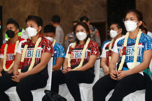 <p>Pebulutangkis All England Indonesia mengikuti jumpa pers setibanya dari Inggris di Terminal VVIP Bandara Soekarno Hatta, Tangerang, Banten, Senin 22 Maret 2021 malam. Foto : Panji Asmoro/TrenAsia</p>
