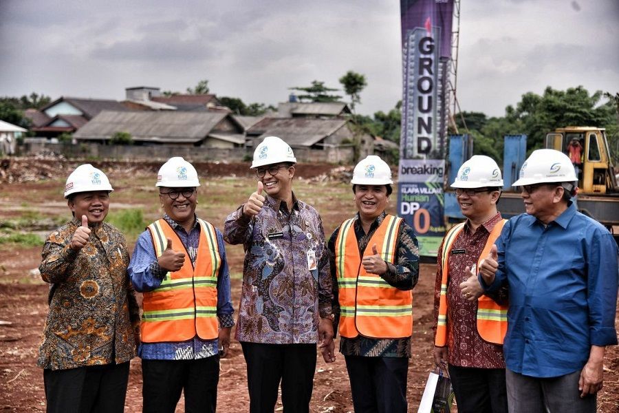 <p>Gubernur DKI Jakarta Anies Baswedan saat ground breaking Klapa Village sebagai proyek rumah DP nol rupiah / Facebook @AniesBaswedan</p>
