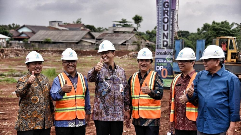 <p>Gubernur DKI Jakarta Anies Baswedan saat ground breaking Klapa Village sebagai proyek rumah DP nol rupiah / Facebook @AniesBaswedan</p>
