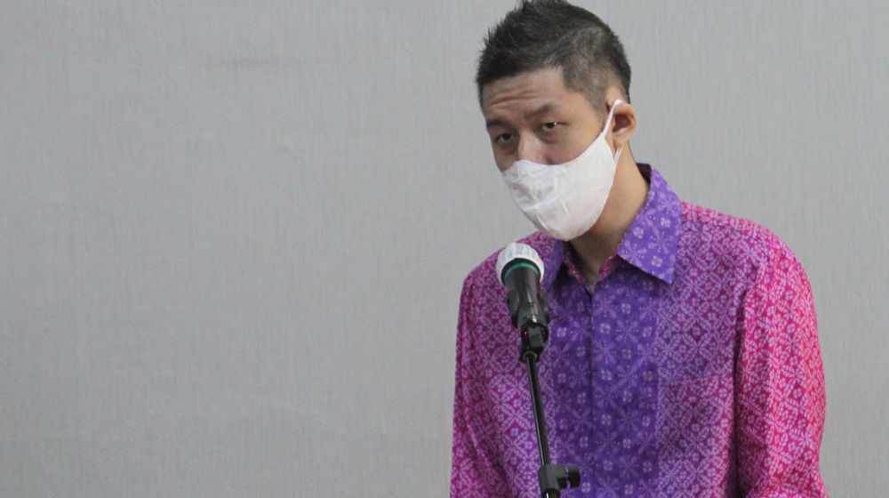 <p>CEO & Cofounder Halodoc Jonathan Sudharta memberikan sambutan saat penandatanganan MOU antara Kemenkes dengan Halodoc di Gedung Kemenkes Senin, 1 Maret 2021. Foto : Panji Asmoro/TrenAsia</p>
