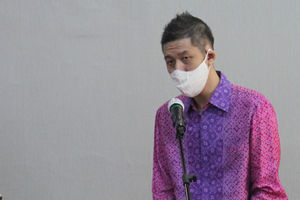 <p>CEO & Cofounder Halodoc Jonathan Sudharta memberikan sambutan saat penandatanganan MOU antara Kemenkes dengan Halodoc di Gedung Kemenkes Senin, 1 Maret 2021. Foto : Panji Asmoro/TrenAsia</p>
