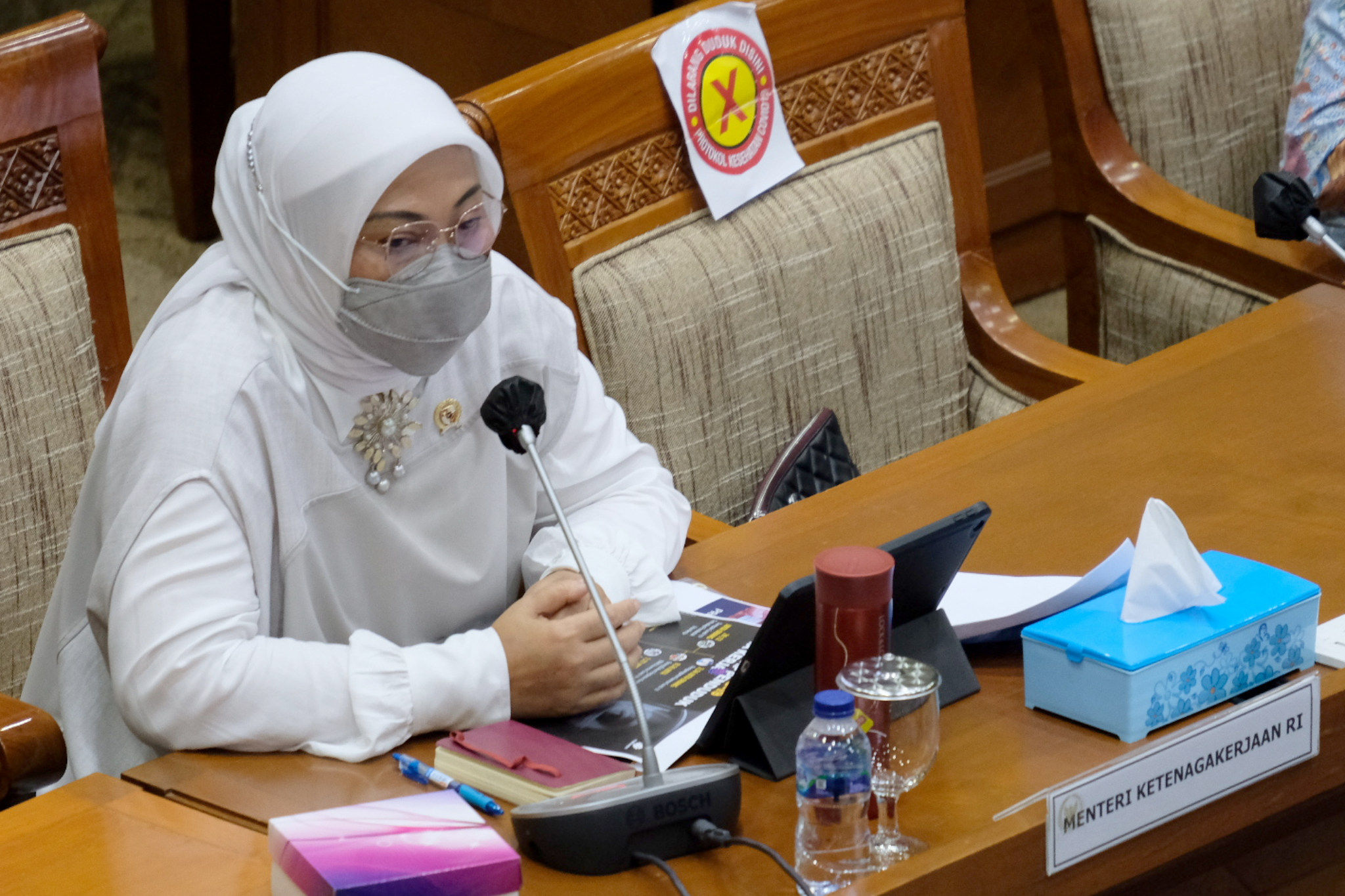 <p>Menteri Ketenagakerjaan, Ida Fauziyah menyampaikan laporan pada rapat kerja dengan Komisi IX DPR di kompleks Parlemen, Senayan, Jakarta, Senin, 15 Maret 2021. Foto: Ismail Pohan/TrenAsia</p>
