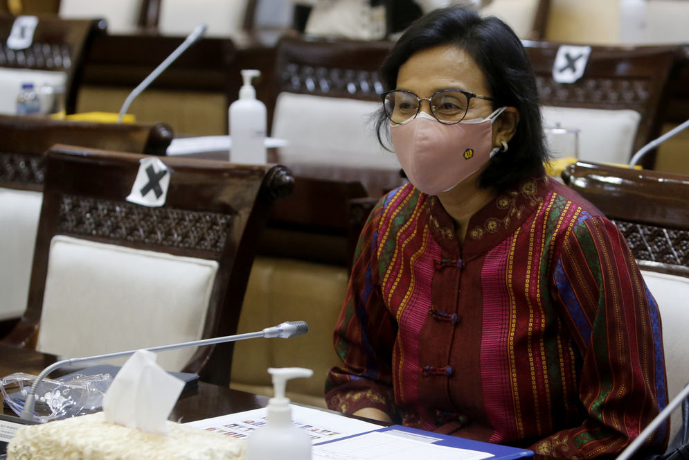 Menteri Keuangan, Sri Mulyani saat hadir dalam rapat kerja dengan Komisi XI di kompleks Parlemen, Senayan, Jakarta, Senin, 15 Maret 2021. 