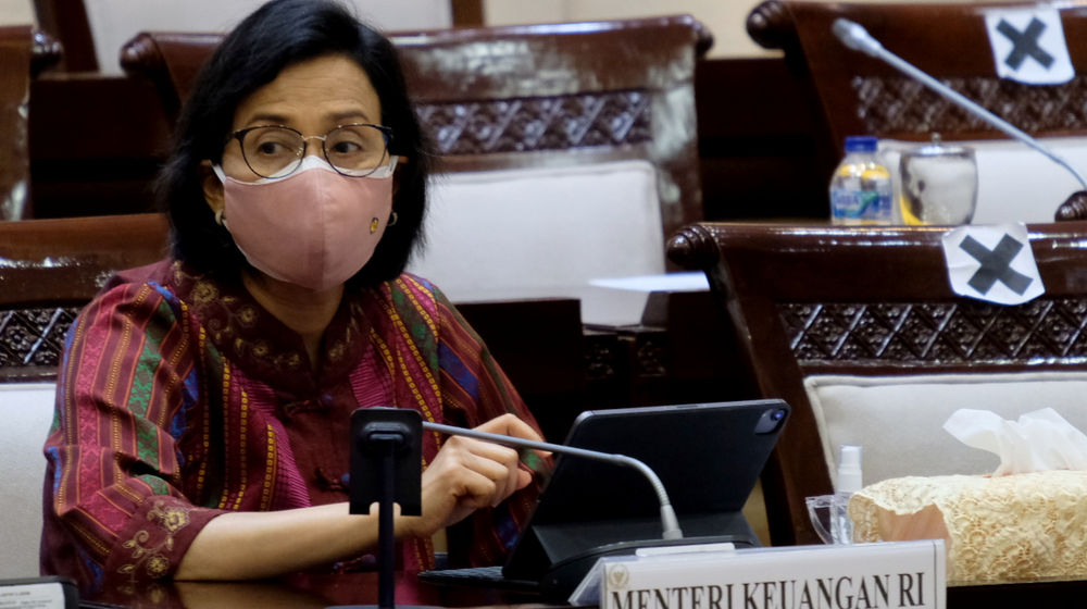 <p>Menteri Keuangan, Sri Mulyani saat hadir dalam rapat kerja dengan Komisi XI di kompleks Parlemen, Senayan, Jakarta, Senin, 15 Maret 2021. Foto: Ismail Pohan/TrenAsia</p>
