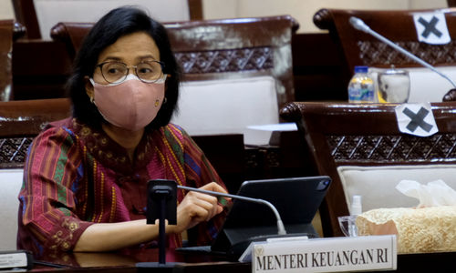 <p>Menteri Keuangan, Sri Mulyani saat hadir dalam rapat kerja dengan Komisi XI di kompleks Parlemen, Senayan, Jakarta, Senin, 15 Maret 2021. Foto: Ismail Pohan/TrenAsia</p>
