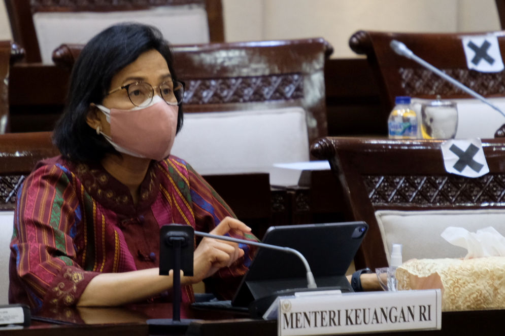 Menteri Keuangan, Sri Mulyani saat hadir dalam rapat kerja dengan Komisi XI di kompleks Parlemen, Senayan, Jakarta, Senin, 15 Maret 2021. 
