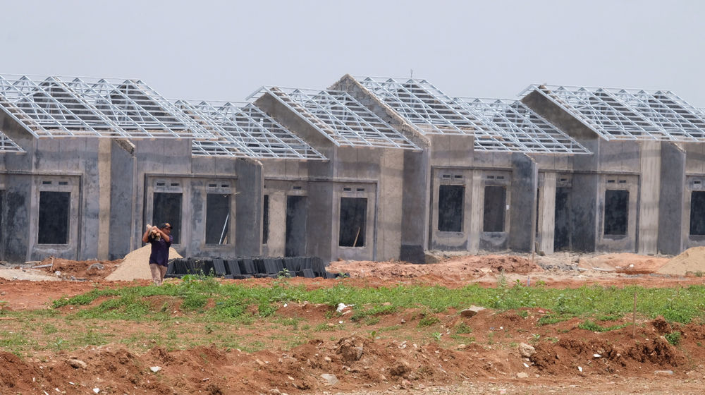 <p>Proyek pembangunan rumah subsidi di kawasan Tigaraksa, Tangerang, Senin, 28 Maret 2021. Foto: Ismail Pohan/TrenAsia</p>
