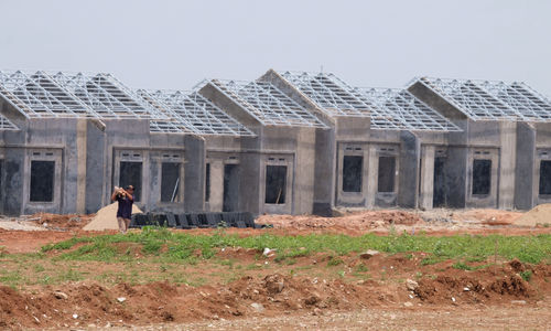 <p>Proyek pembangunan rumah subsidi di kawasan Tigaraksa, Tangerang, Senin, 28 Maret 2021. Foto: Ismail Pohan/TrenAsia</p>
